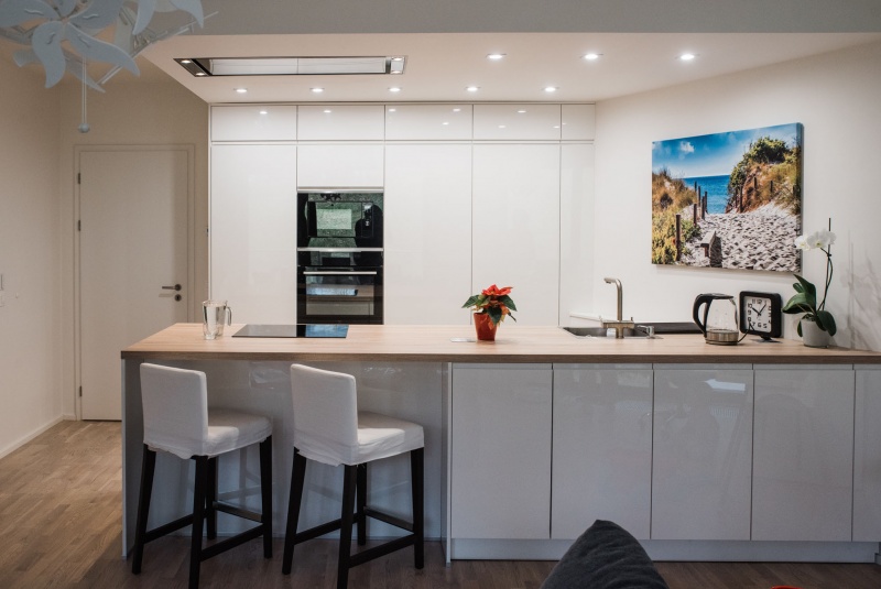 Reference / GRANADA: BÍLÝ LESK - LAK, DESKA - EICHE HELL, 10,08M - foto Reference / GRANADA: BÍLÝ LESK - LAK, DESKA - EICHE HELL, 10,08M - foto