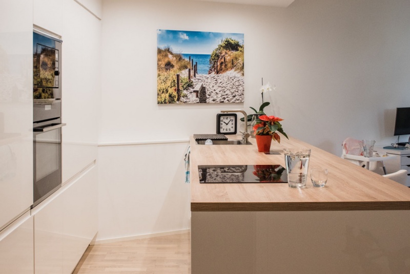 Reference / GRANADA: BÍLÝ LESK - LAK, DESKA - EICHE HELL, 10,08M - foto Reference / GRANADA: BÍLÝ LESK - LAK, DESKA - EICHE HELL, 10,08M - foto