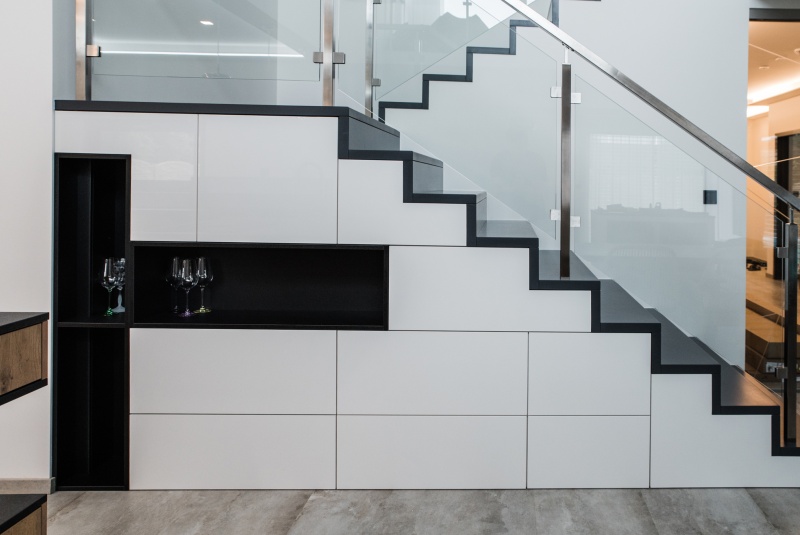 Reference / SILBERMOND: BURGUESA EICHE - LAMINÁT, BÍLÝ LESK - LAK, DESKA - CORO, 6,45m - foto Reference / SILBERMOND: BURGUESA EICHE - LAMINÁT, BÍLÝ LESK - LAK, DESKA - CORO, 6,45m - foto