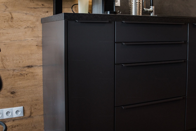 Reference / LACORTE: CEROS - SUPER MATT LAK, DESKA - BURGUESA EICHE, 4,2m - foto Reference / LACORTE: CEROS - SUPER MATT LAK, DESKA - BURGUESA EICHE, 4,2m - foto