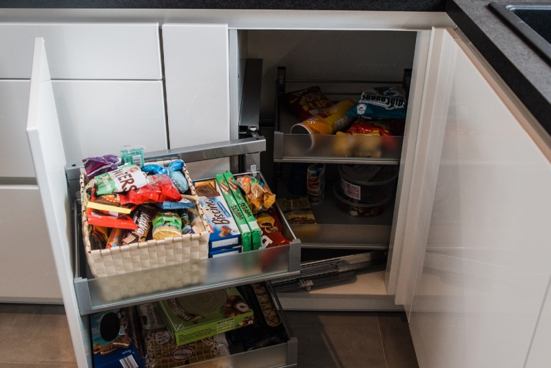 Reference / SILBERMOND: BÍLÝ LESK - LAK, DESKA - SIRUS,7,6m - foto Reference / SILBERMOND: BÍLÝ LESK - LAK, DESKA - SIRUS,7,6m - foto