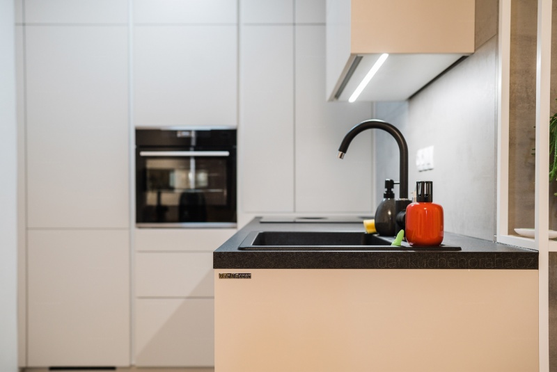 Reference / SILBERMOND: JASMÍN SUPER MATT - LAK, DESKA - SIRUS,4,4m - foto Reference / SILBERMOND: JASMÍN SUPER MATT - LAK, DESKA - SIRUS,4,4m - foto