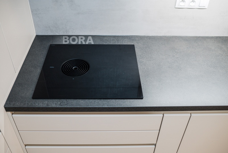 Reference / SILBERMOND: JASMÍN SUPER MATT - LAK, DESKA - SIRUS,4,4m - foto Reference / SILBERMOND: JASMÍN SUPER MATT - LAK, DESKA - SIRUS,4,4m - foto