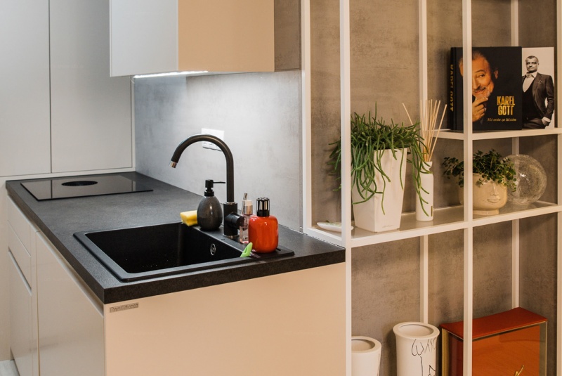 Reference / SILBERMOND: JASMÍN SUPER MATT - LAK, DESKA - SIRUS,4,4m - foto Reference / SILBERMOND: JASMÍN SUPER MATT - LAK, DESKA - SIRUS,4,4m - foto