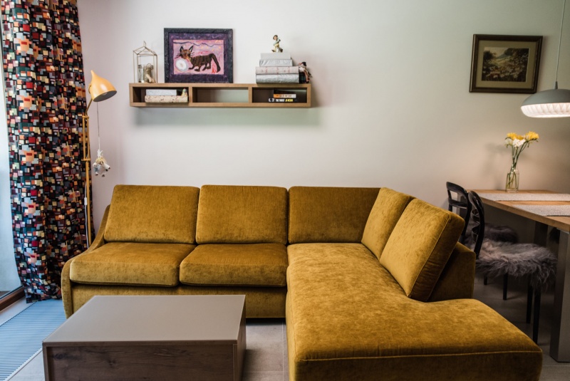 Reference / SILBERMOND: DAKARGELB MAT - LAK, DESKA - BURGUESA EICHE, 6m - foto Reference / SILBERMOND: DAKARGELB MAT - LAK, DESKA - BURGUESA EICHE, 6m - foto