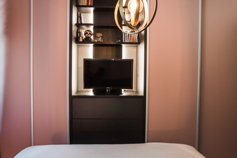 Reference / SILBERMOND: DAKARGELB MAT - LAK, DESKA - BURGUESA EICHE, 6m - foto Reference / SILBERMOND: DAKARGELB MAT - LAK, DESKA - BURGUESA EICHE, 6m - foto