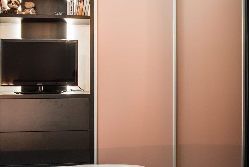 Reference / SILBERMOND: DAKARGELB MAT - LAK, DESKA - BURGUESA EICHE, 6m - foto Reference / SILBERMOND: DAKARGELB MAT - LAK, DESKA - BURGUESA EICHE, 6m - foto