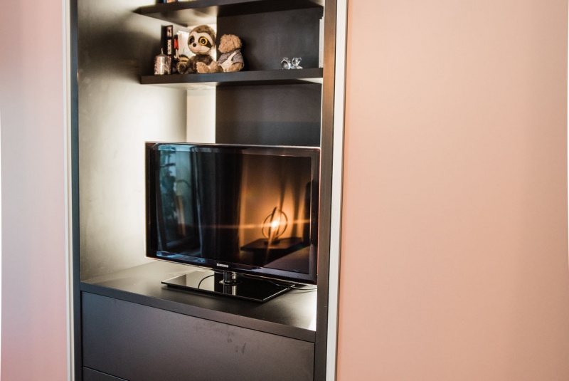 Reference / SILBERMOND: DAKARGELB MAT - LAK, DESKA - BURGUESA EICHE, 6m - foto Reference / SILBERMOND: DAKARGELB MAT - LAK, DESKA - BURGUESA EICHE, 6m - foto