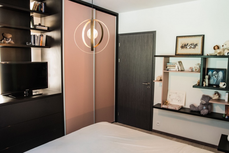 Reference / SILBERMOND: DAKARGELB MAT - LAK, DESKA - BURGUESA EICHE, 6m - foto Reference / SILBERMOND: DAKARGELB MAT - LAK, DESKA - BURGUESA EICHE, 6m - foto