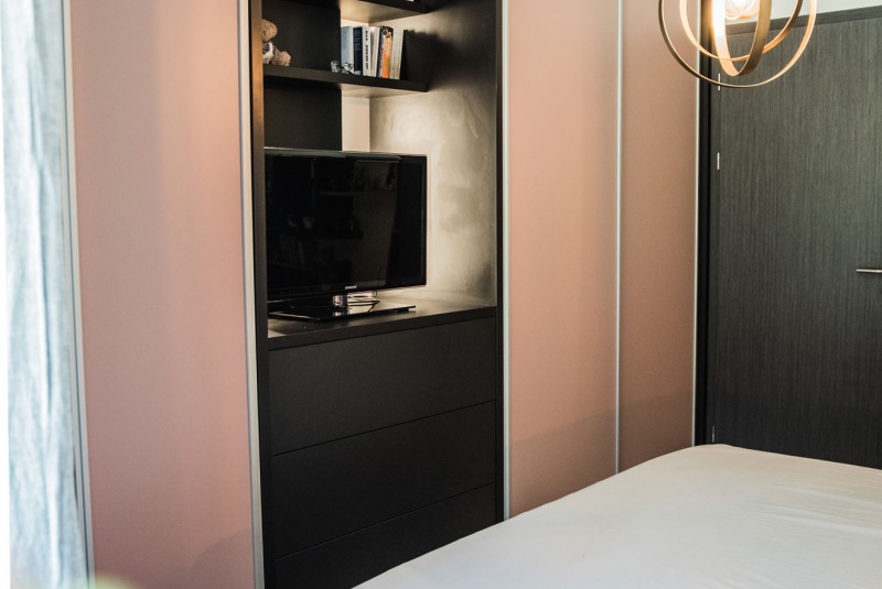 Reference / SILBERMOND: DAKARGELB MAT - LAK, DESKA - BURGUESA EICHE, 6m - foto Reference / SILBERMOND: DAKARGELB MAT - LAK, DESKA - BURGUESA EICHE, 6m - foto