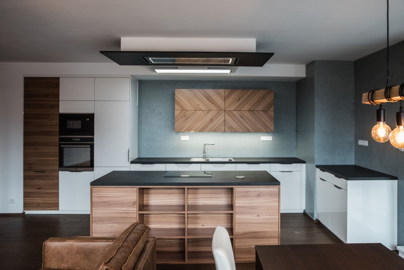 Reference / LIVING: BÍLÝ LESK - LAK, DESKA - SIRUS, 10,2m - foto