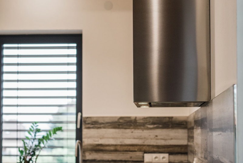 Reference / SILBERMOND: JASMIN MAT - LAK, DESKA - POLYSTON, 9,33m - foto Reference / SILBERMOND: JASMIN MAT - LAK, DESKA - POLYSTON, 9,33m - foto