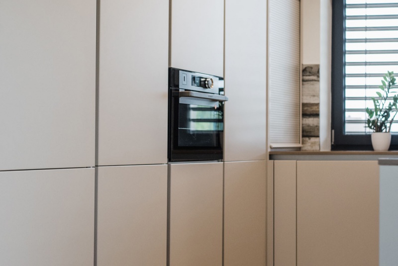 Reference / SILBERMOND: JASMIN MAT - LAK, DESKA - POLYSTON, 9,33m - foto Reference / SILBERMOND: JASMIN MAT - LAK, DESKA - POLYSTON, 9,33m - foto