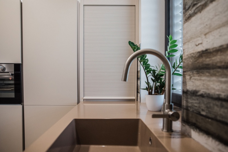 Reference / SILBERMOND: JASMIN MAT - LAK, DESKA - POLYSTON, 9,33m - foto Reference / SILBERMOND: JASMIN MAT - LAK, DESKA - POLYSTON, 9,33m - foto