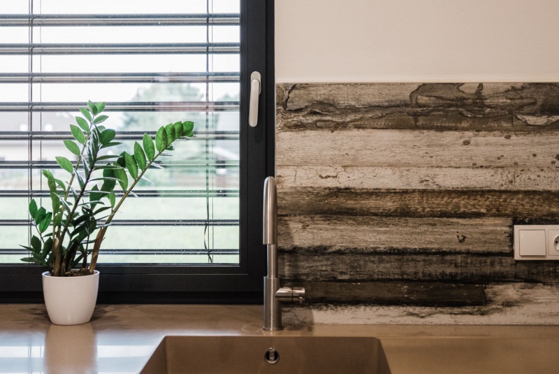 Reference / SILBERMOND: JASMIN MAT - LAK, DESKA - POLYSTON, 9,33m - foto Reference / SILBERMOND: JASMIN MAT - LAK, DESKA - POLYSTON, 9,33m - foto