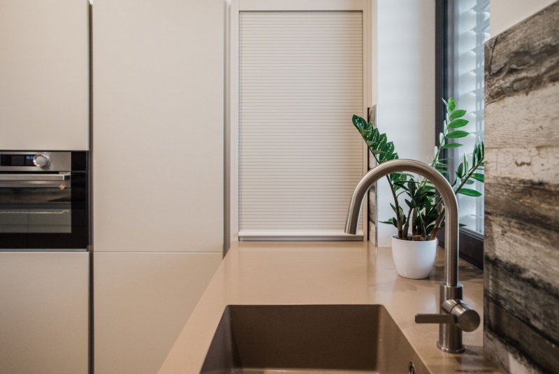 Reference / SILBERMOND: JASMIN MAT - LAK, DESKA - POLYSTON, 9,33m - foto Reference / SILBERMOND: JASMIN MAT - LAK, DESKA - POLYSTON, 9,33m - foto