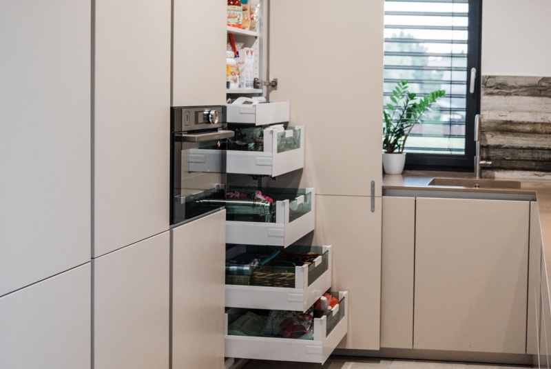 Reference / SILBERMOND: JASMIN MAT - LAK, DESKA - POLYSTON, 9,33m - foto Reference / SILBERMOND: JASMIN MAT - LAK, DESKA - POLYSTON, 9,33m - foto