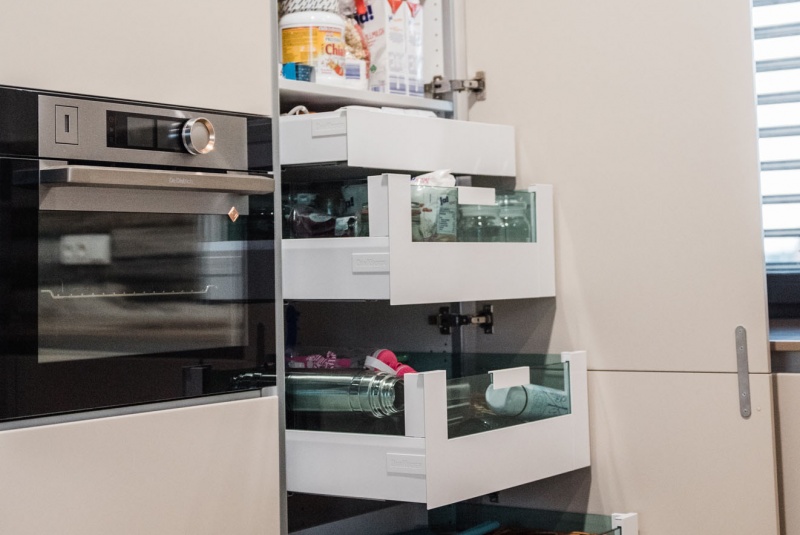 Reference / SILBERMOND: JASMIN MAT - LAK, DESKA - POLYSTON, 9,33m - foto Reference / SILBERMOND: JASMIN MAT - LAK, DESKA - POLYSTON, 9,33m - foto