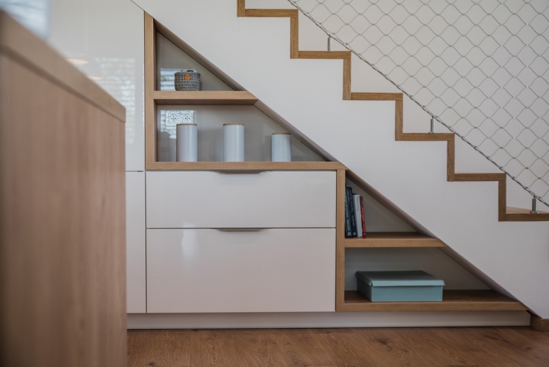 Reference / LIVING: BÍLY LESK - LAK, DESKA -ULME, 7,90m - foto Reference / LIVING: BÍLY LESK - LAK, DESKA -ULME, 7,90m - foto