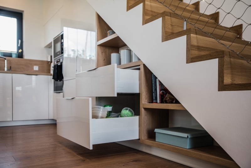 Reference / LIVING: BÍLY LESK - LAK, DESKA -ULME, 7,90m - foto Reference / LIVING: BÍLY LESK - LAK, DESKA -ULME, 7,90m - foto