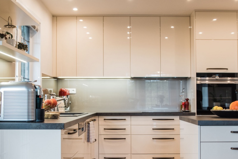 Reference / LIVING: MAGNOLIE LESK - LAK, DESKA - KERAMIKA, 8,45m - foto Reference / LIVING: MAGNOLIE LESK - LAK, DESKA - KERAMIKA, 8,45m - foto