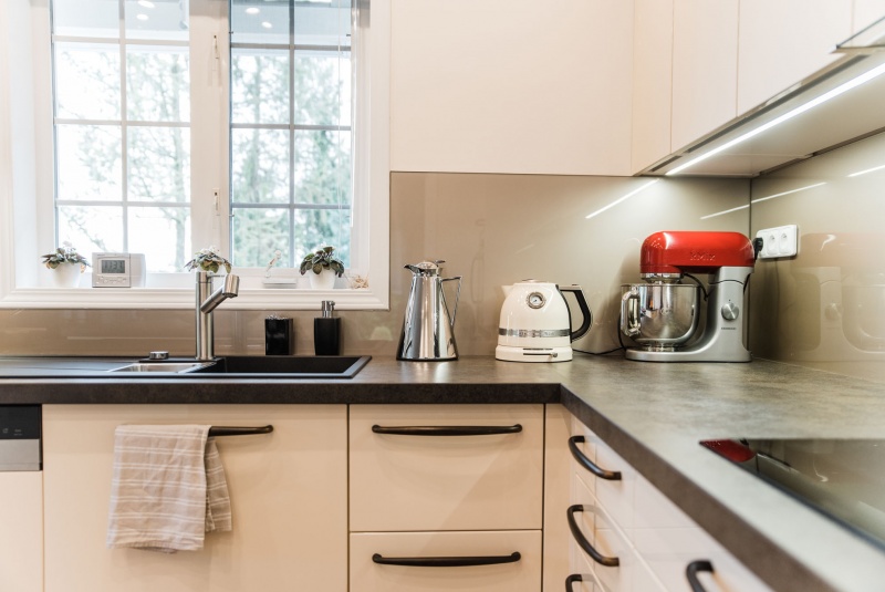 Reference / LIVING: MAGNOLIE LESK - LAK, DESKA - KERAMIKA, 8,45m - foto Reference / LIVING: MAGNOLIE LESK - LAK, DESKA - KERAMIKA, 8,45m - foto