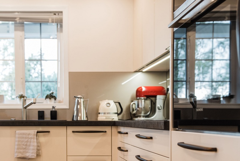 Reference / LIVING: MAGNOLIE LESK - LAK, DESKA - KERAMIKA, 8,45m - foto Reference / LIVING: MAGNOLIE LESK - LAK, DESKA - KERAMIKA, 8,45m - foto