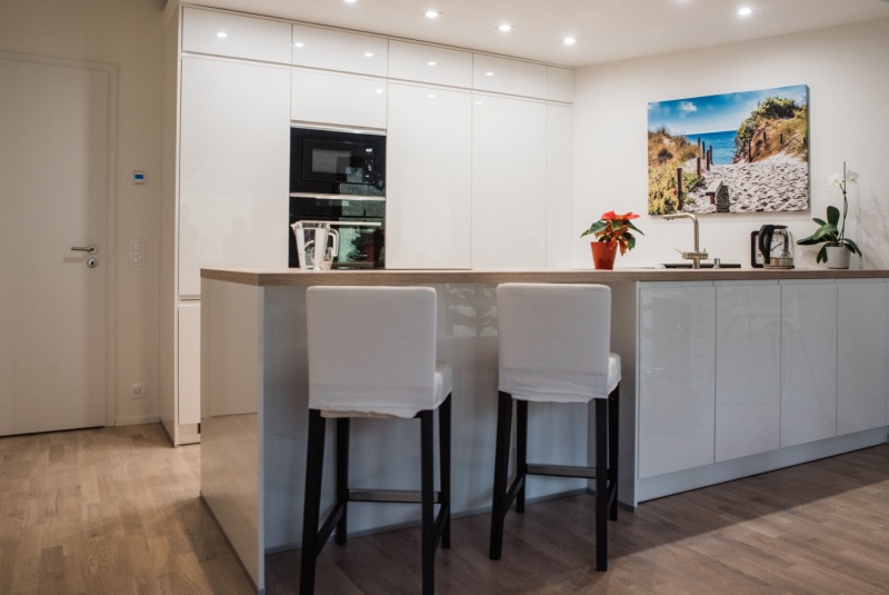 Reference / GRANADA: BÍLÝ LESK - LAK, DESKA - EICHE HELL, 10,08M - foto Reference / GRANADA: BÍLÝ LESK - LAK, DESKA - EICHE HELL, 10,08M - foto